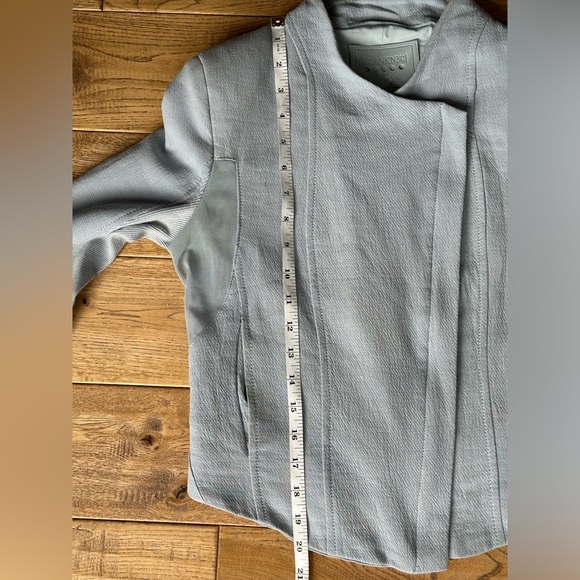 Blank NYC Mesh Detail Crepe Jacket Light Blue size XS - Picture 15 of 16